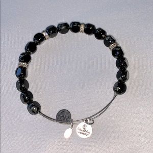Eden Jet marble with rhinestone accent